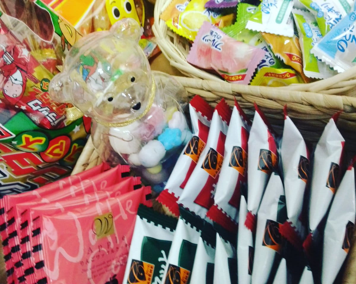 FREEドリンク&フードを用意しています♪好きなときに好きなだけ♪