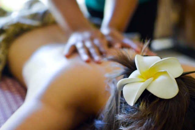 仙台でスパ体験をする女性