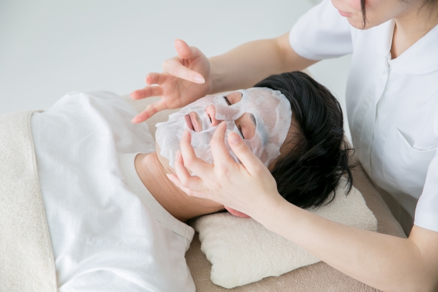 仙台でエステをする男性