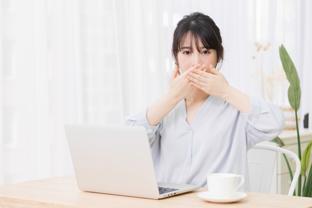 プライベートチャットをするチャットレディ