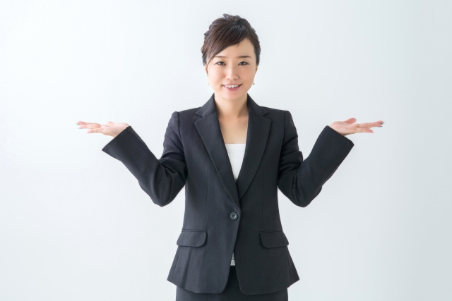 2つあると教えている女性