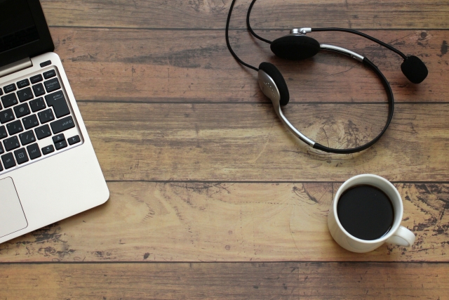 チャットレディを始める時に必要なマイクとパソコン