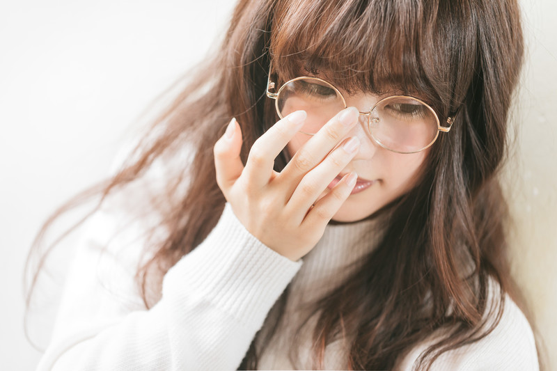 テクニックを学ぶチャットレディの女の子