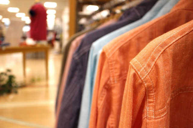 洋服店で販売している服