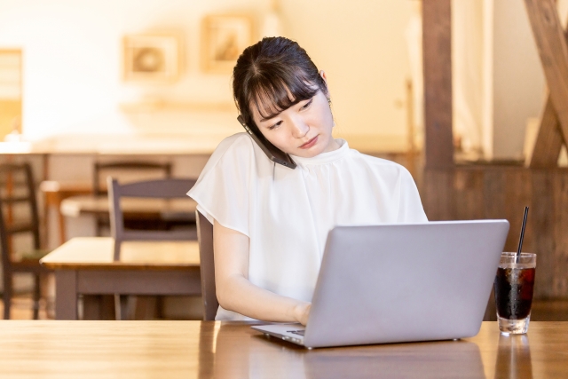 お話をするチャットレディ